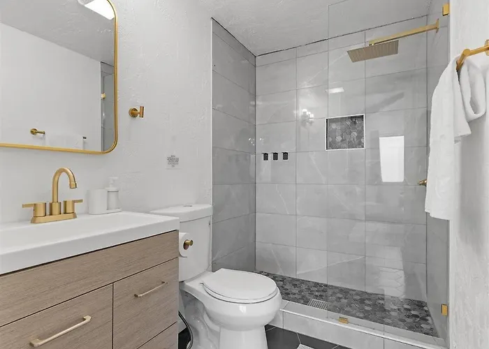 Apartment Lawrenceville !1 Modern And Cozy One Bedroom With Free Street Parking *