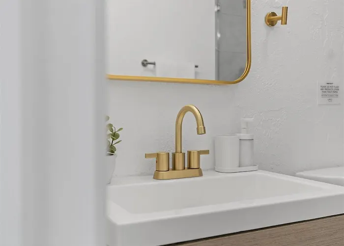 Lawrenceville !1 Modern And Cozy One Bedroom With Free Street Parking * Pittsburgh
