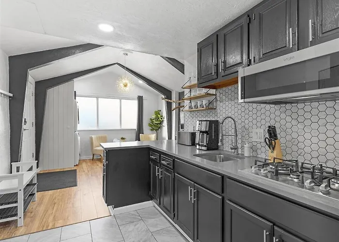 Lawrenceville !1 Modern And Cozy One Bedroom With Free Street Parking *