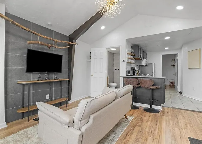 Lawrenceville !1 Modern And Cozy One Bedroom With Free Street Parking Apartment