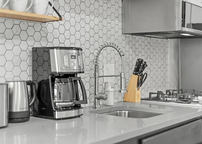 Apartment Lawrenceville !1 Modern And Cozy One Bedroom With Free Street Parking *