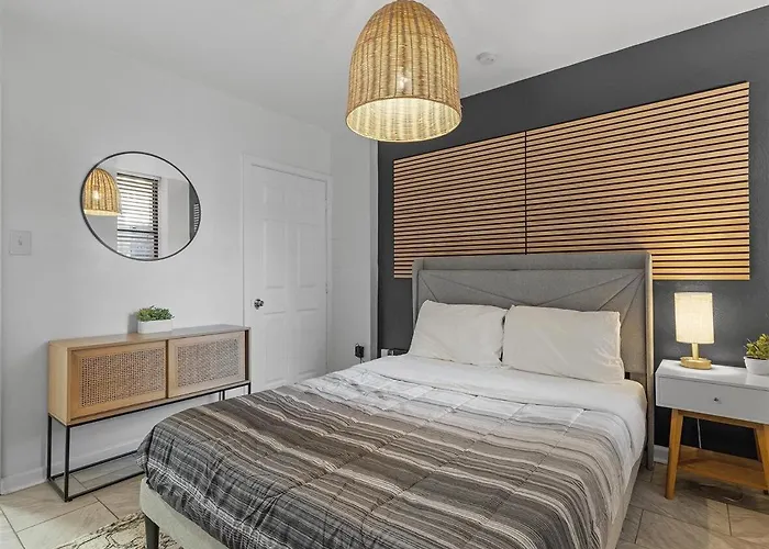 Lawrenceville !1 Modern And Cozy One Bedroom With Free Street Parking Apartment Pittsburgh