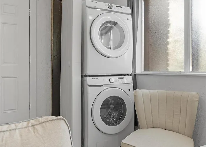 Lawrenceville !1 Modern And Cozy One Bedroom With Free Street Parking Apartment *