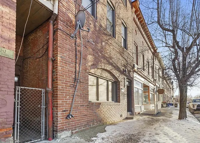 Lawrenceville !1 Modern And Cozy One Bedroom With Free Street Parking *